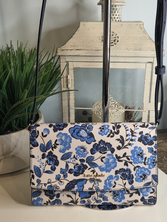 kate spade Handbags - Kate Spade Crossbody Wallet